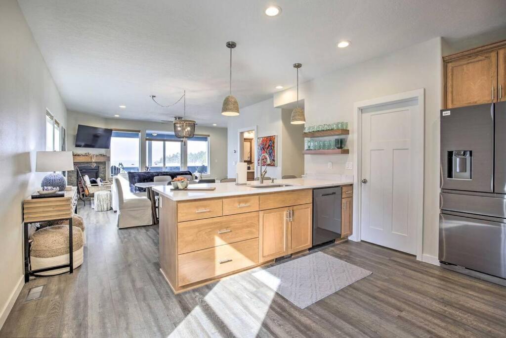 Modern Oregon Retreat W/ Deck, Hot Tub, Ocean View Depoe Bay Zewnętrze zdjęcie